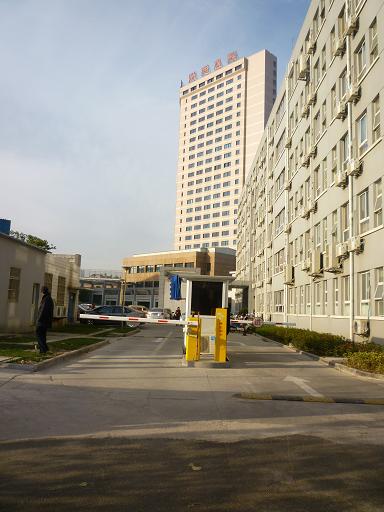 加強停車場建設(shè)需要多條腿走路