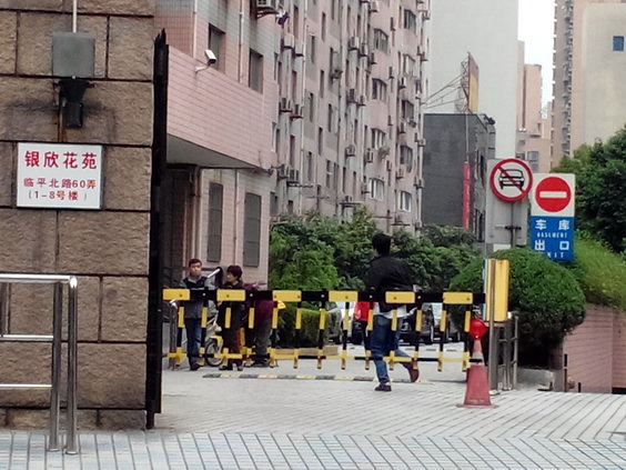 小區門禁成“雞肋” 行業發展出路何在