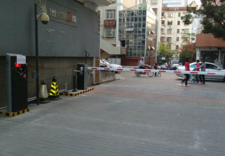 智能<a href='http://m.jpch.cn/Product/Parking/License/' target='_blank'>車牌識別</a>系統為人們創造良好的停車環境，助力智慧城市的發展